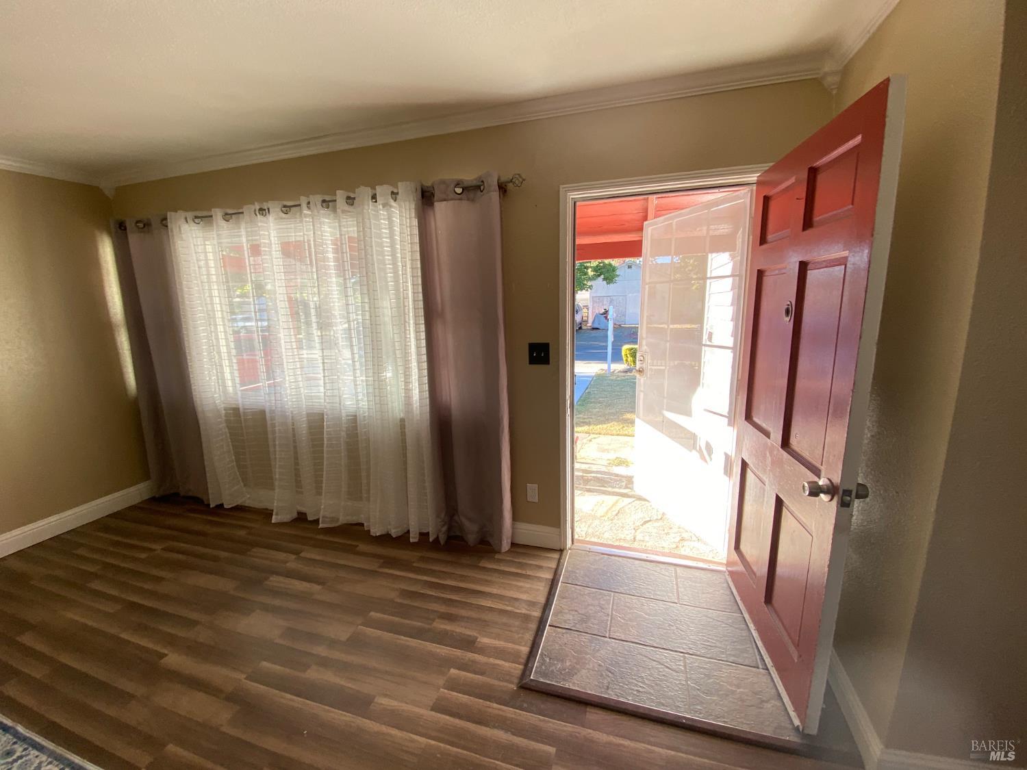 Detail Gallery Image 6 of 37 For 129 Foster St, Vallejo,  CA 94591 - 3 Beds | 1 Baths