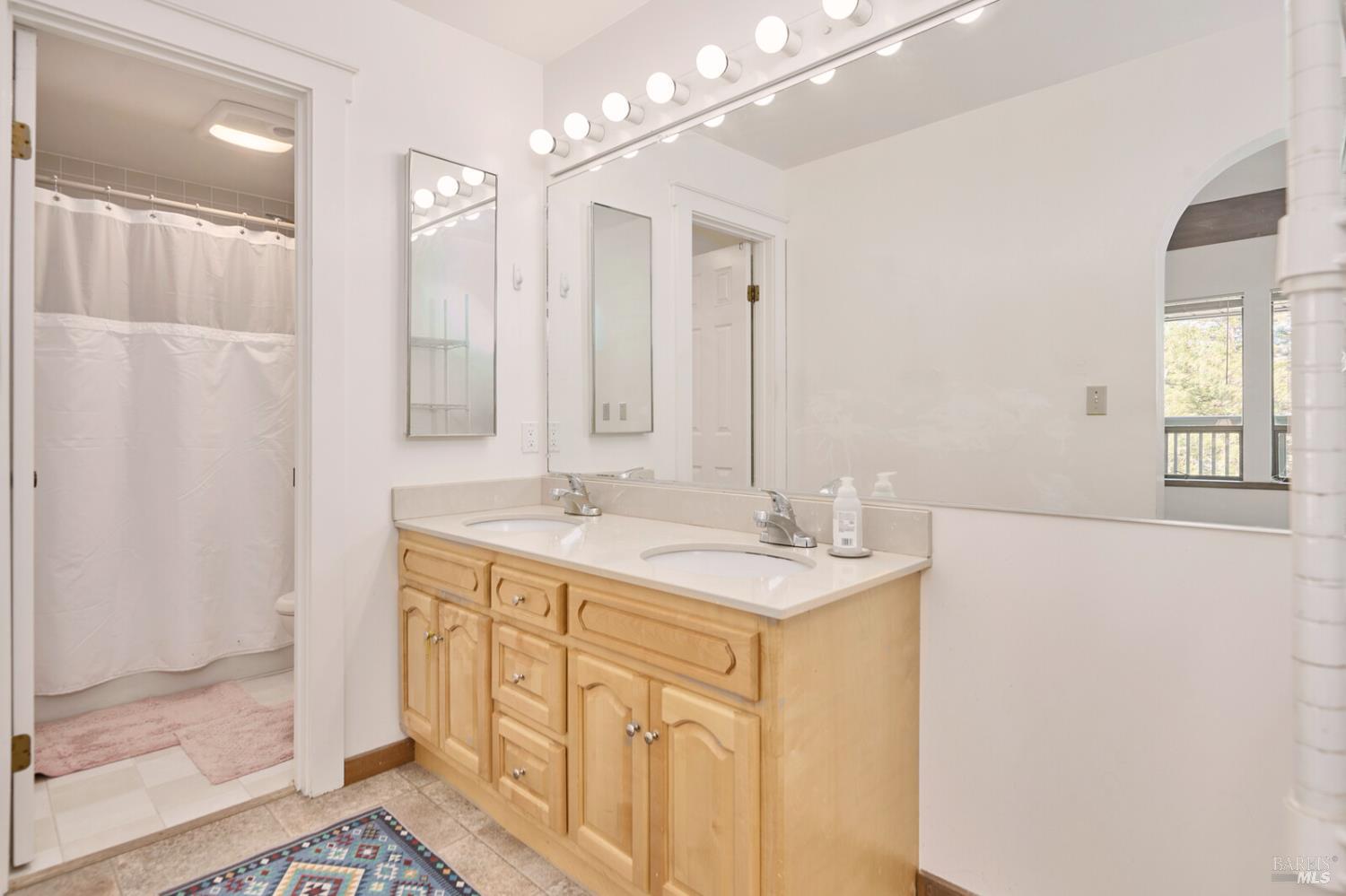 Detail Gallery Image 14 of 25 For 166 Professional Center Pkwy #166,  San Rafael,  CA 94903 - 3 Beds | 2/1 Baths