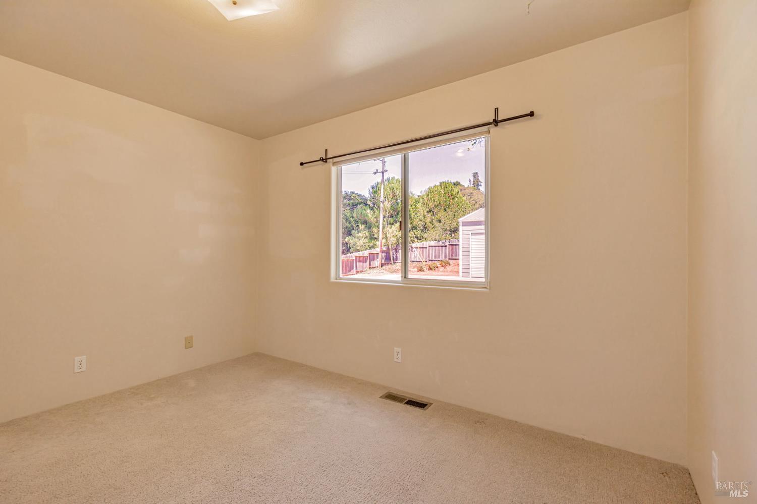Detail Gallery Image 21 of 80 For 450 Echo Valley Rd, Salinas,  CA 93907 - 4 Beds | 2/1 Baths