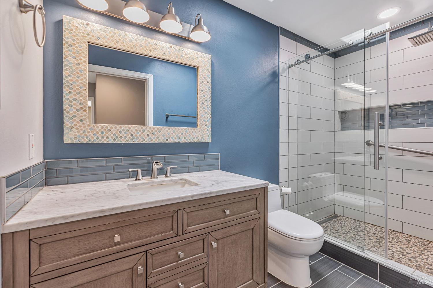 Detail Gallery Image 33 of 80 For 450 Echo Valley Rd, Salinas,  CA 93907 - 4 Beds | 2/1 Baths