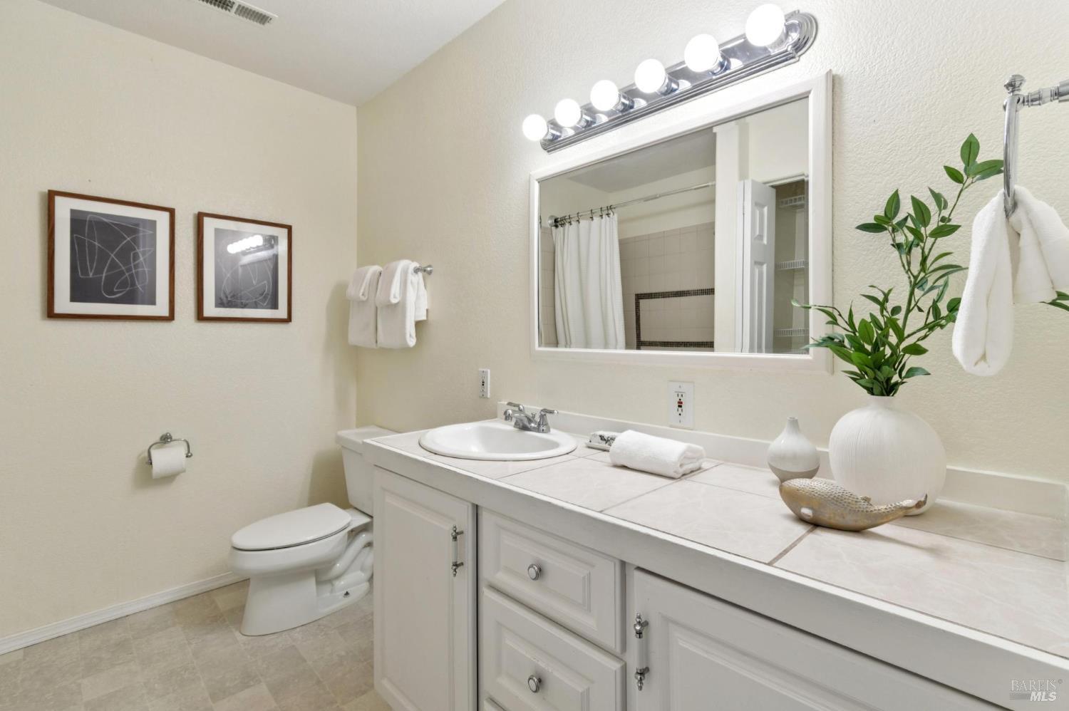 Detail Gallery Image 33 of 45 For 1039 Stevenson St, Santa Rosa,  CA 95404 - 6 Beds | 3 Baths