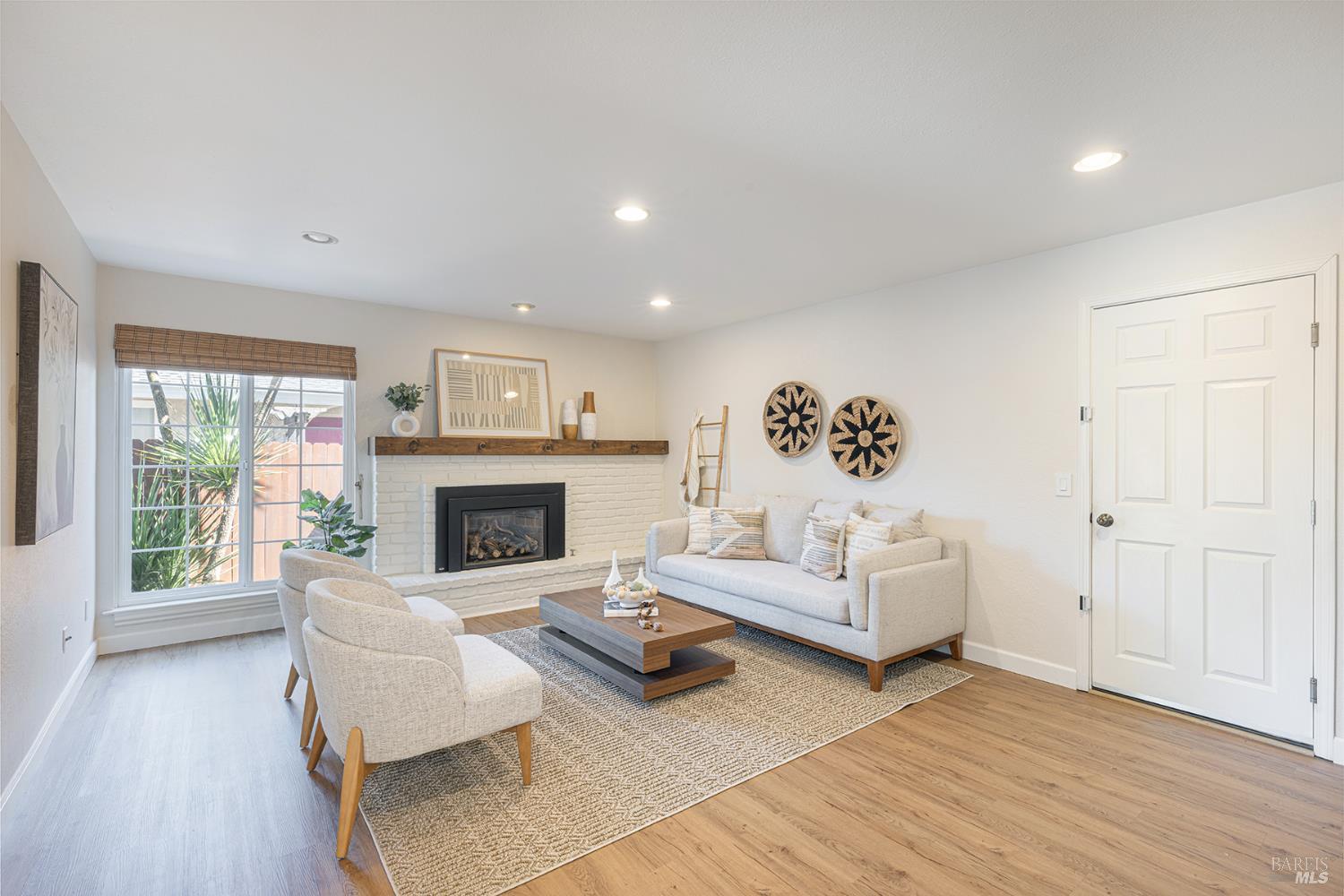 Detail Gallery Image 15 of 35 For 5741 Davis Cir, Rohnert Park,  CA 94928 - 4 Beds | 2/1 Baths