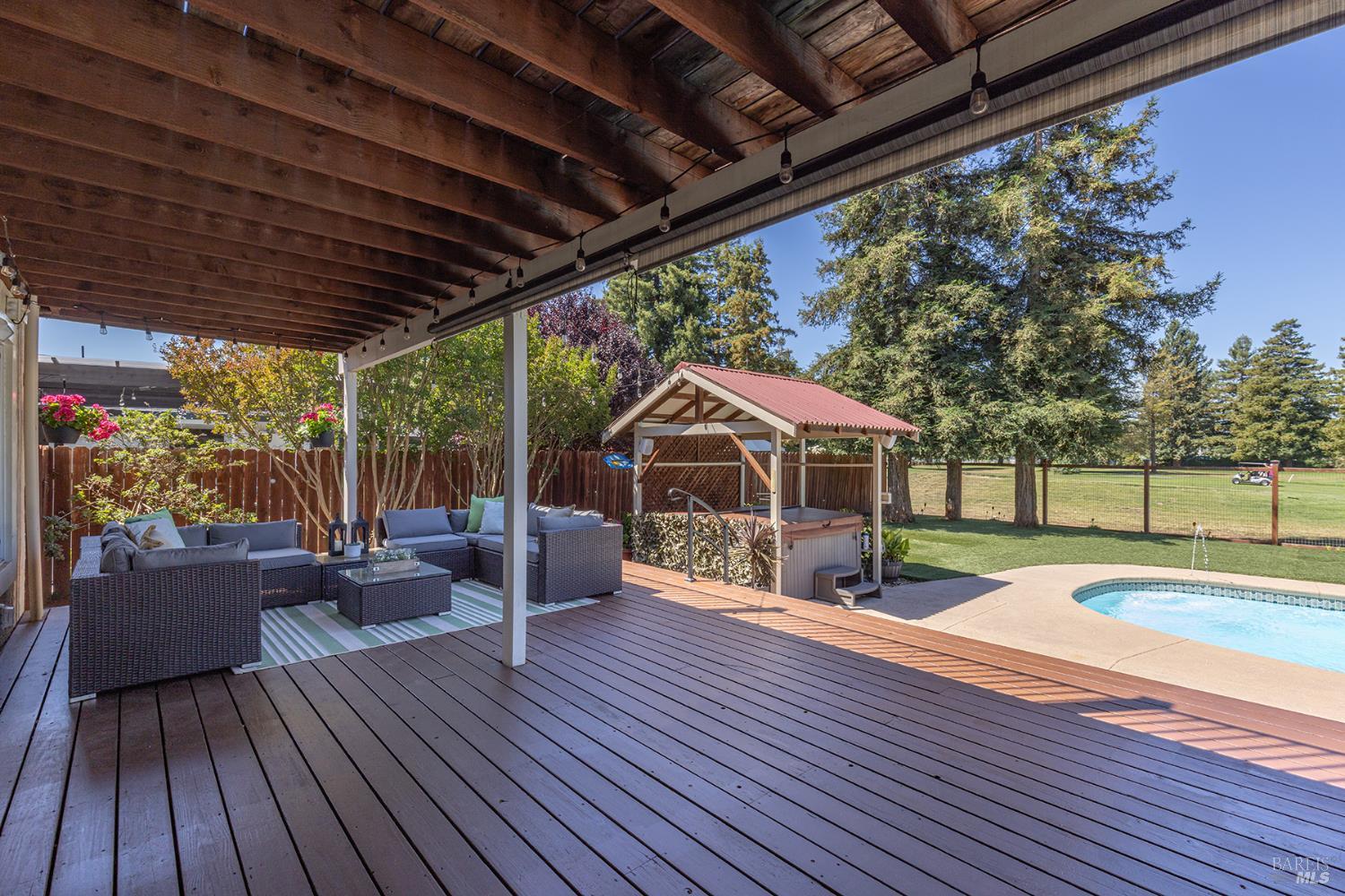 Detail Gallery Image 25 of 35 For 5741 Davis Cir, Rohnert Park,  CA 94928 - 4 Beds | 2/1 Baths