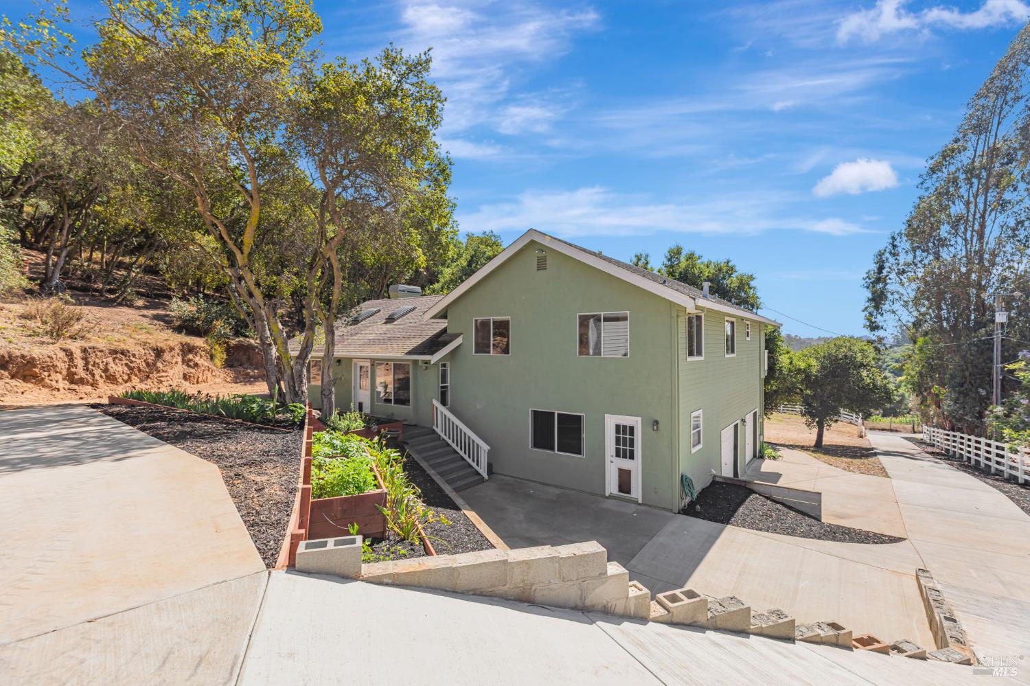 Detail Gallery Image 48 of 80 For 450 Echo Valley Rd, Salinas,  CA 93907 - 4 Beds | 2/1 Baths