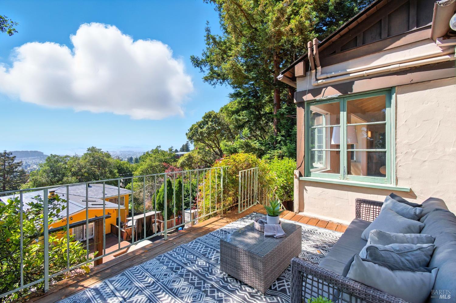 Detail Gallery Image 30 of 39 For 980 Euclid Ave, Berkeley,  CA 94708 - 4 Beds | 3 Baths