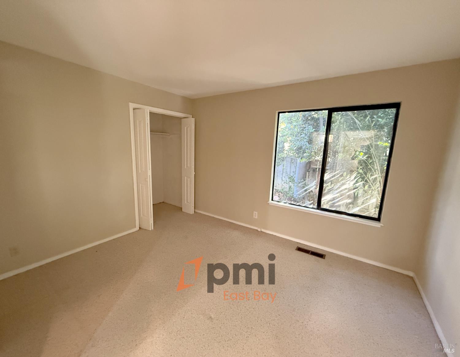 Detail Gallery Image 5 of 17 For 2209 Ascot Pkwy, Vallejo,  CA 94591 - 4 Beds | 2/1 Baths