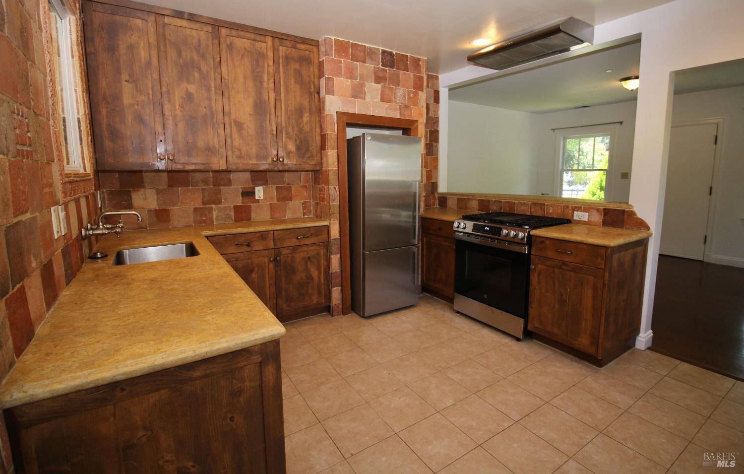 Detail Gallery Image 8 of 25 For Address Is Not Disclosed, San Rafael,  CA 94901 - 2 Beds | 1/1 Baths