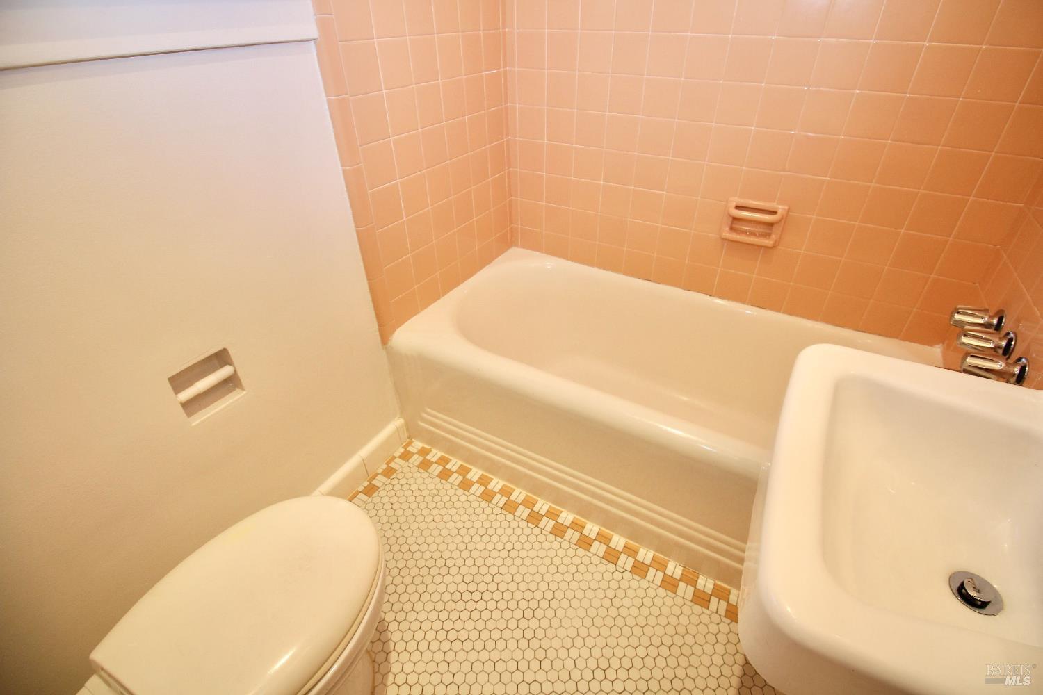 Detail Gallery Image 11 of 25 For Address Is Not Disclosed, San Rafael,  CA 94901 - 2 Beds | 1/1 Baths