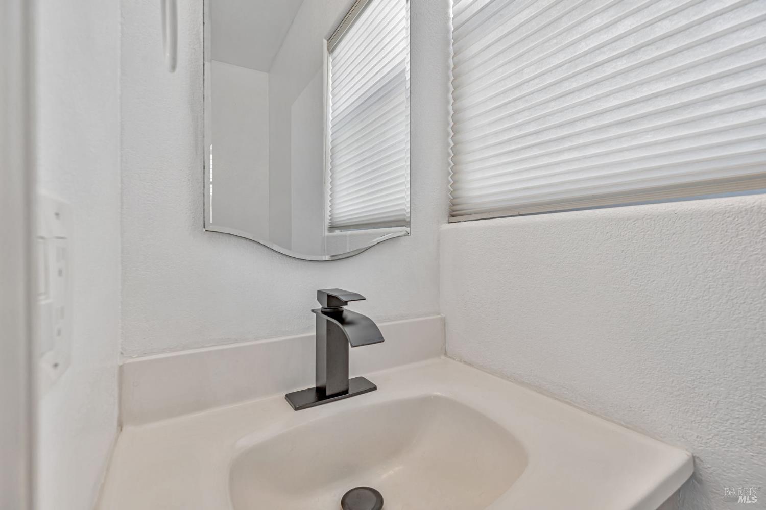 Detail Gallery Image 38 of 80 For 450 Echo Valley Rd, Salinas,  CA 93907 - 4 Beds | 2/1 Baths