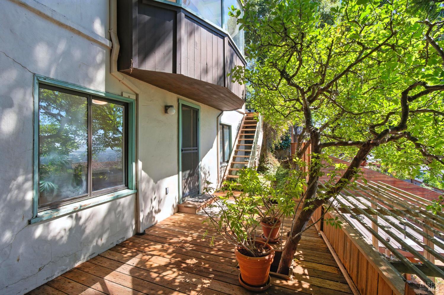 Detail Gallery Image 22 of 39 For 980 Euclid Ave, Berkeley,  CA 94708 - 4 Beds | 3 Baths