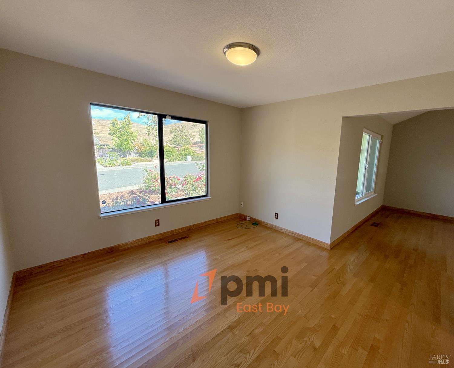 Detail Gallery Image 7 of 17 For 2209 Ascot Pkwy, Vallejo,  CA 94591 - 4 Beds | 2/1 Baths