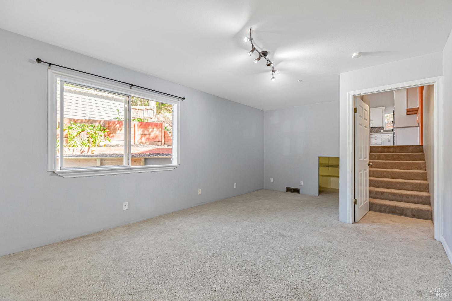 Detail Gallery Image 30 of 80 For 450 Echo Valley Rd, Salinas,  CA 93907 - 4 Beds | 2/1 Baths