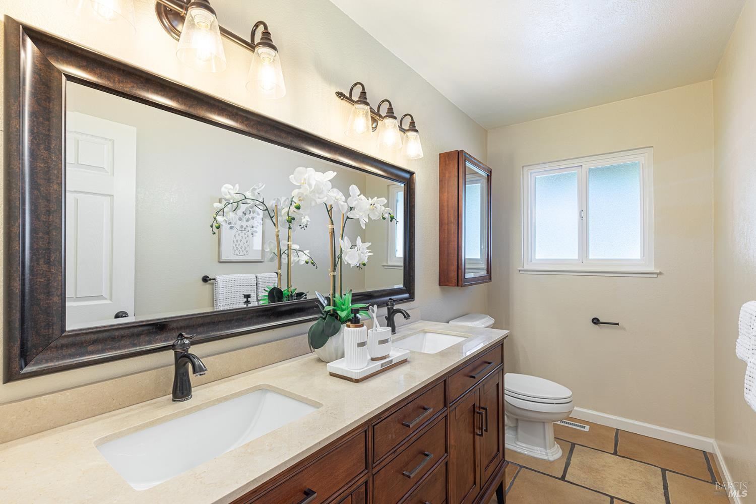 Detail Gallery Image 23 of 35 For 5741 Davis Cir, Rohnert Park,  CA 94928 - 4 Beds | 2/1 Baths