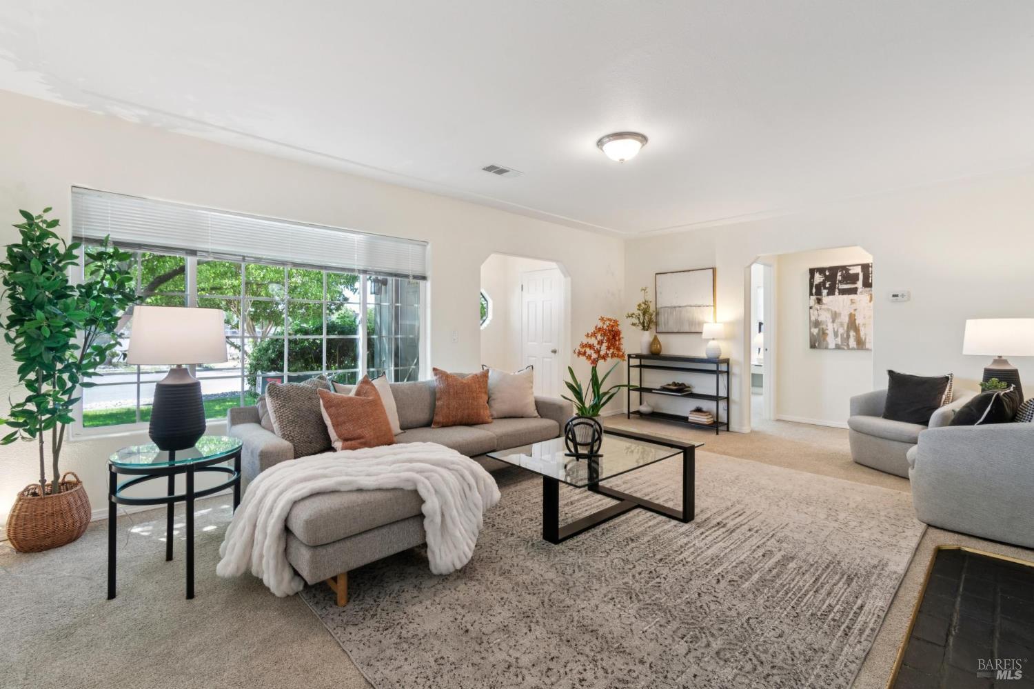 Detail Gallery Image 3 of 45 For 1039 Stevenson St, Santa Rosa,  CA 95404 - 6 Beds | 3 Baths