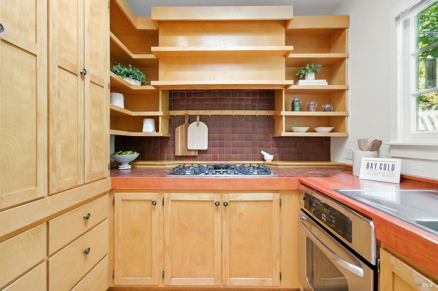 Detail Gallery Image 9 of 39 For 980 Euclid Ave, Berkeley,  CA 94708 - 4 Beds | 3 Baths