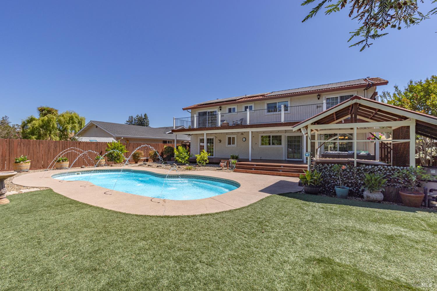 Detail Gallery Image 28 of 35 For 5741 Davis Cir, Rohnert Park,  CA 94928 - 4 Beds | 2/1 Baths