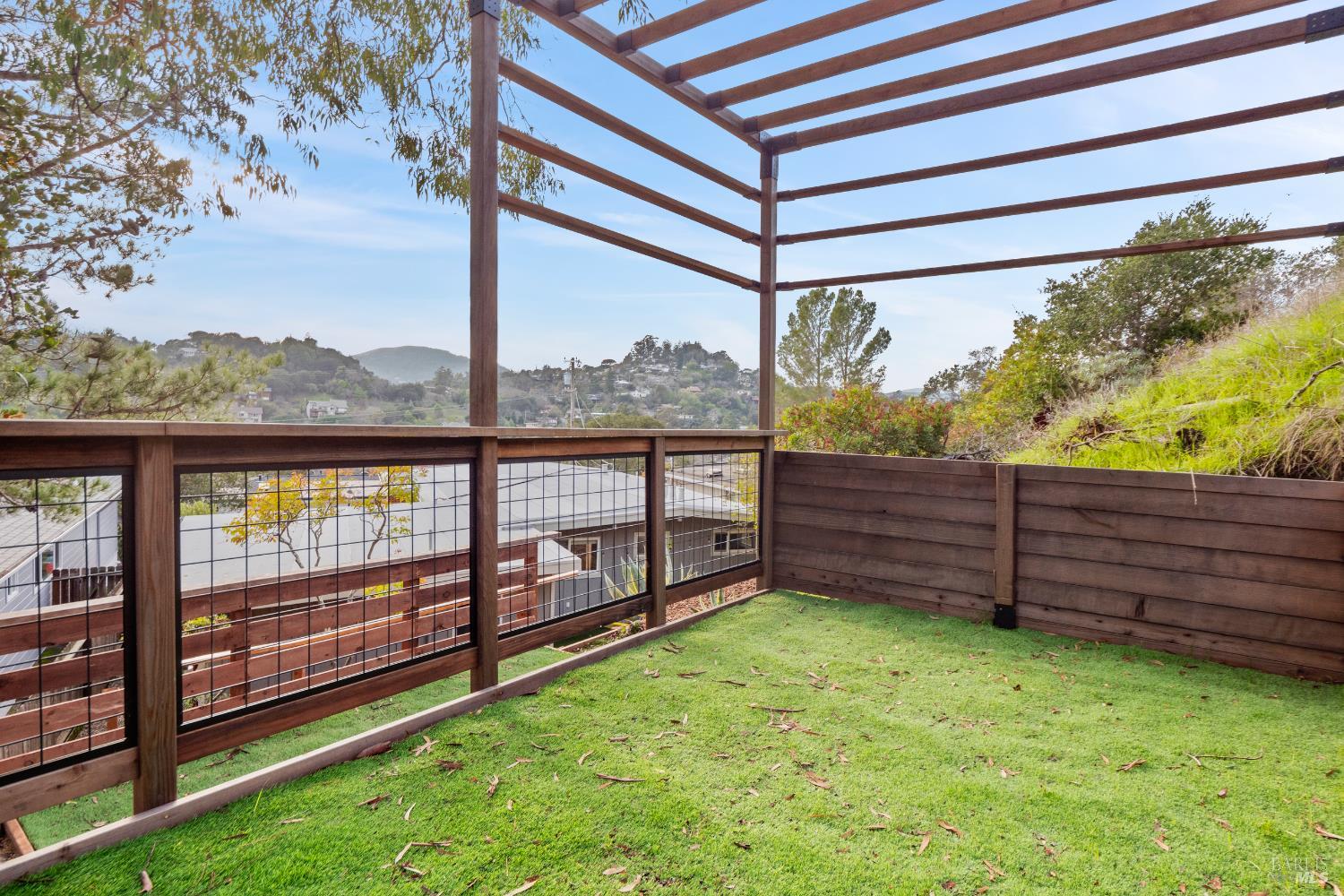 Detail Gallery Image 12 of 14 For 15 Windsor Ave, San Rafael,  CA 94901 - 4 Beds | 2 Baths