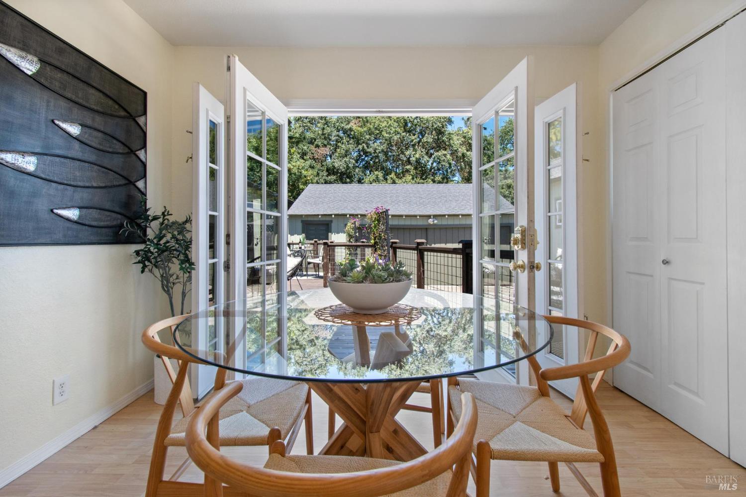 Detail Gallery Image 9 of 45 For 1039 Stevenson St, Santa Rosa,  CA 95404 - 6 Beds | 3 Baths