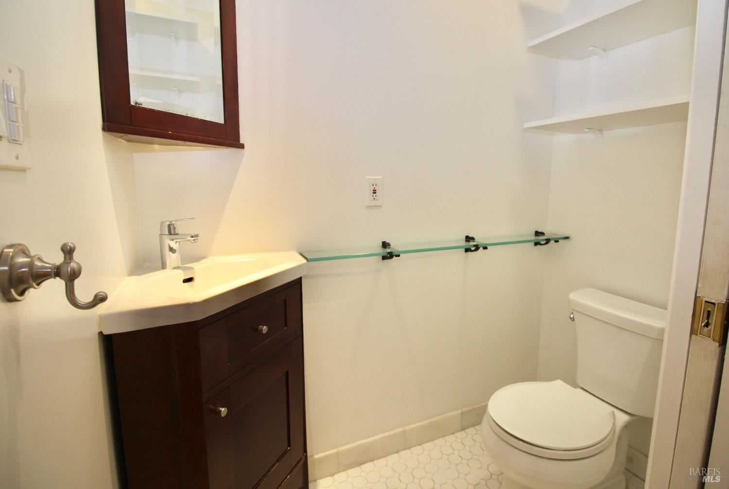Detail Gallery Image 19 of 25 For Address Is Not Disclosed, San Rafael,  CA 94901 - 2 Beds | 1/1 Baths