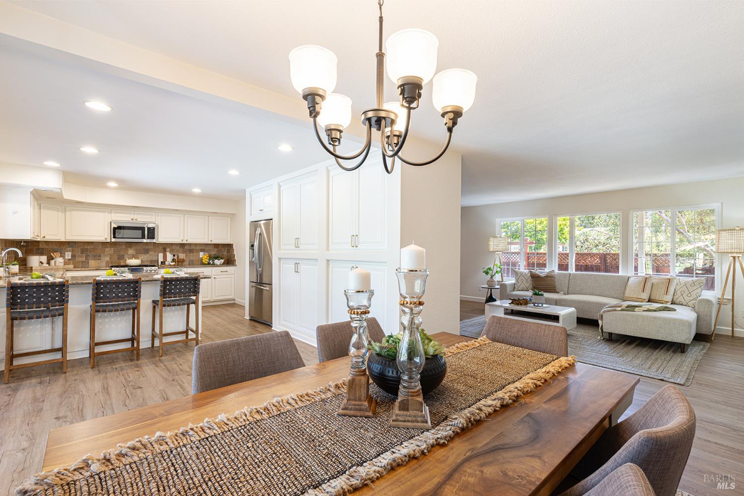 Detail Gallery Image 9 of 35 For 5741 Davis Cir, Rohnert Park,  CA 94928 - 4 Beds | 2/1 Baths