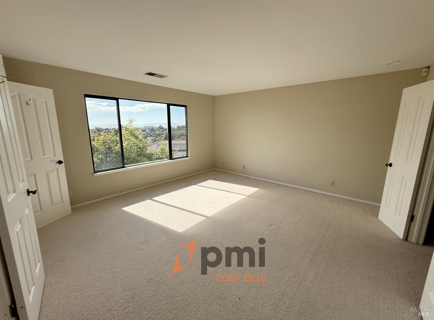 Detail Gallery Image 10 of 17 For 2209 Ascot Pkwy, Vallejo,  CA 94591 - 4 Beds | 2/1 Baths