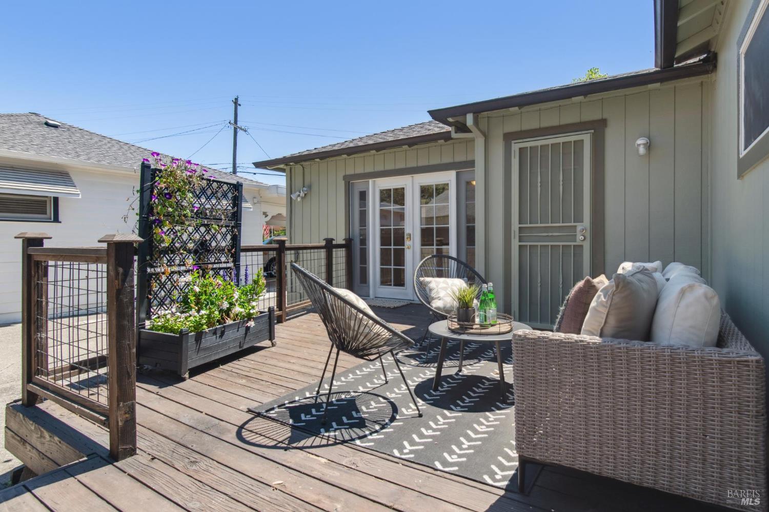 Detail Gallery Image 21 of 45 For 1039 Stevenson St, Santa Rosa,  CA 95404 - 6 Beds | 3 Baths