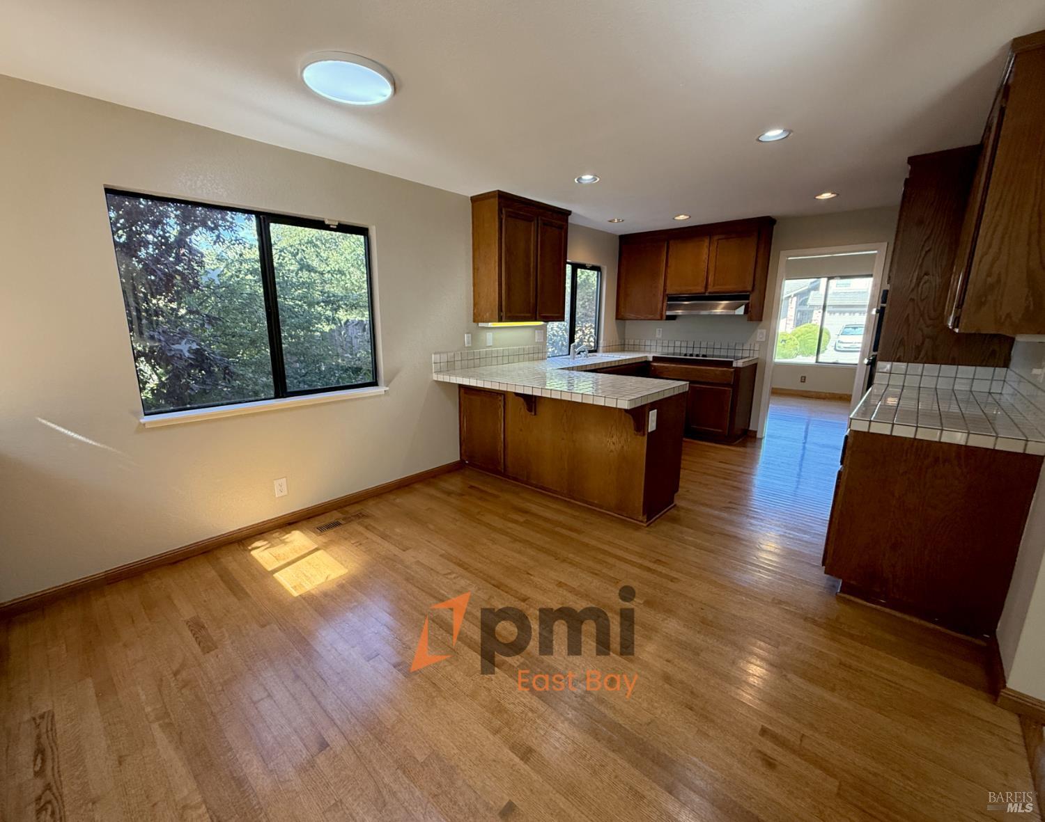 Detail Gallery Image 4 of 17 For 2209 Ascot Pkwy, Vallejo,  CA 94591 - 4 Beds | 2/1 Baths