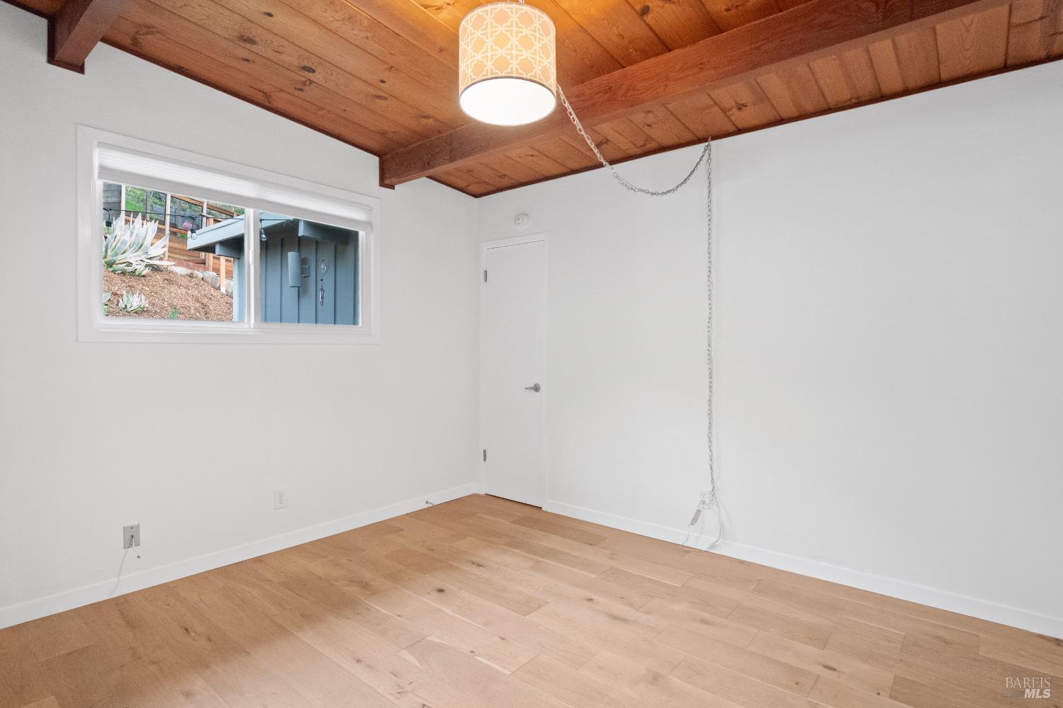 Detail Gallery Image 10 of 14 For 15 Windsor Ave, San Rafael,  CA 94901 - 4 Beds | 2 Baths