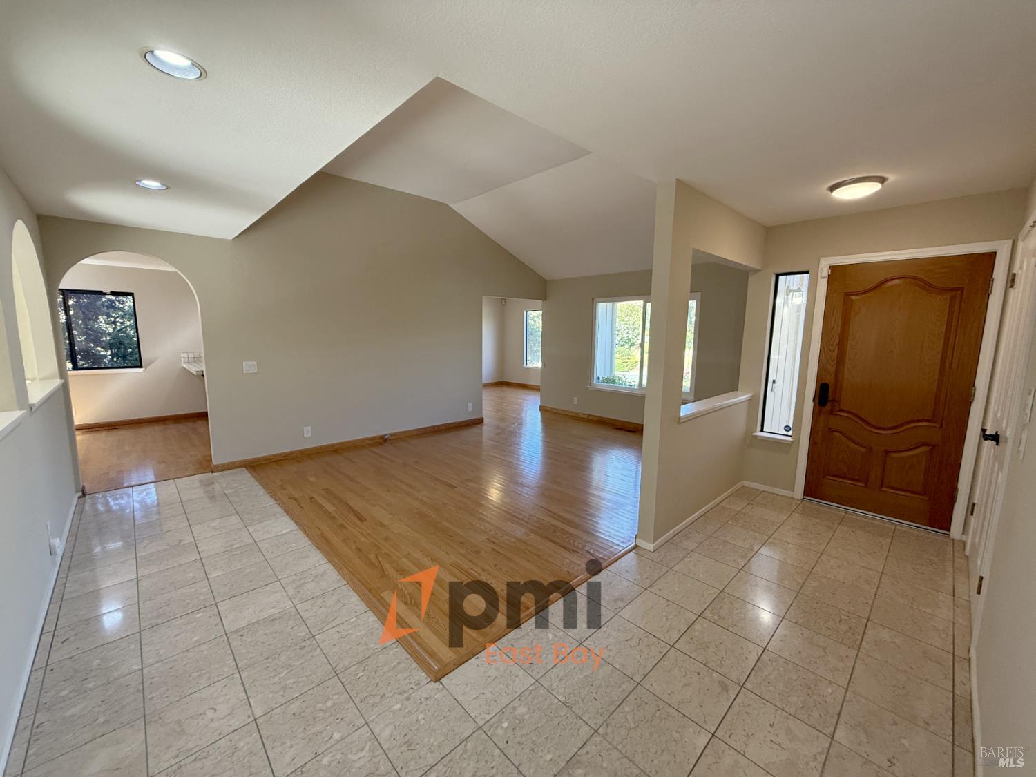 Detail Gallery Image 2 of 17 For 2209 Ascot Pkwy, Vallejo,  CA 94591 - 4 Beds | 2/1 Baths
