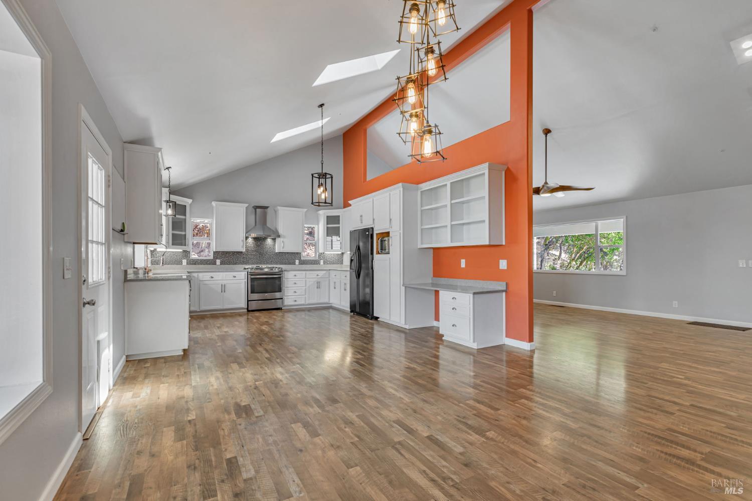 Detail Gallery Image 17 of 80 For 450 Echo Valley Rd, Salinas,  CA 93907 - 4 Beds | 2/1 Baths