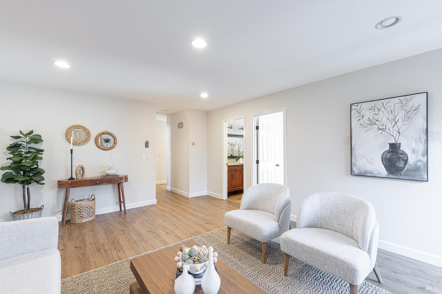 Detail Gallery Image 14 of 35 For 5741 Davis Cir, Rohnert Park,  CA 94928 - 4 Beds | 2/1 Baths