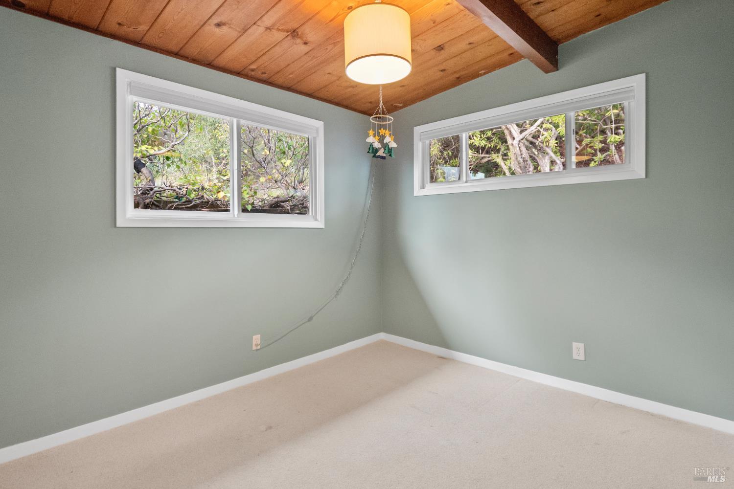 Detail Gallery Image 9 of 14 For 15 Windsor Ave, San Rafael,  CA 94901 - 4 Beds | 2 Baths