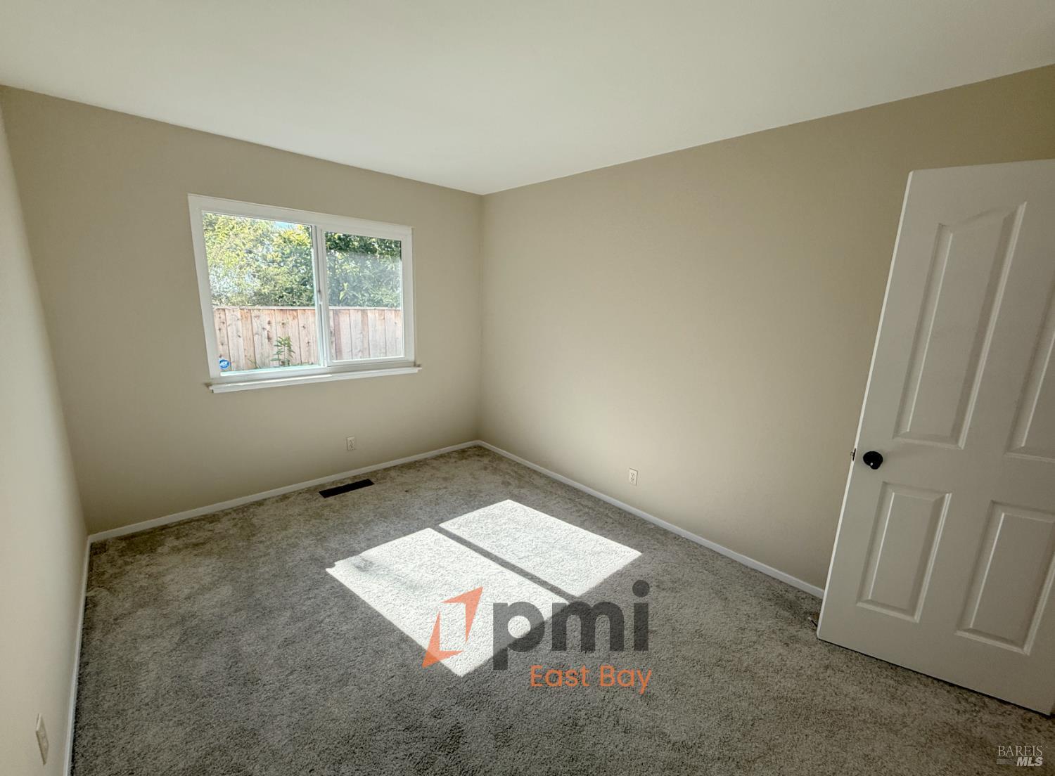 Detail Gallery Image 14 of 17 For 2209 Ascot Pkwy, Vallejo,  CA 94591 - 4 Beds | 2/1 Baths