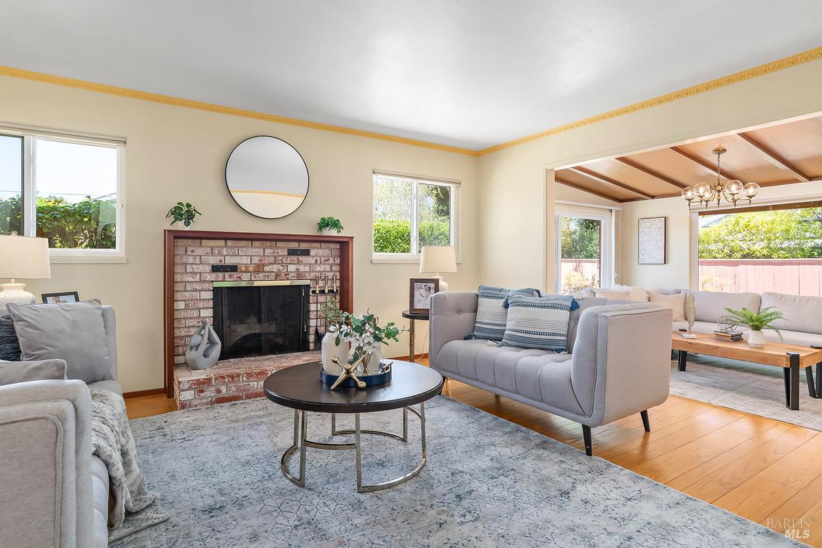 Detail Gallery Image 2 of 46 For 7 Laurie Ct, Novato,  CA 94947 - 4 Beds | 2 Baths