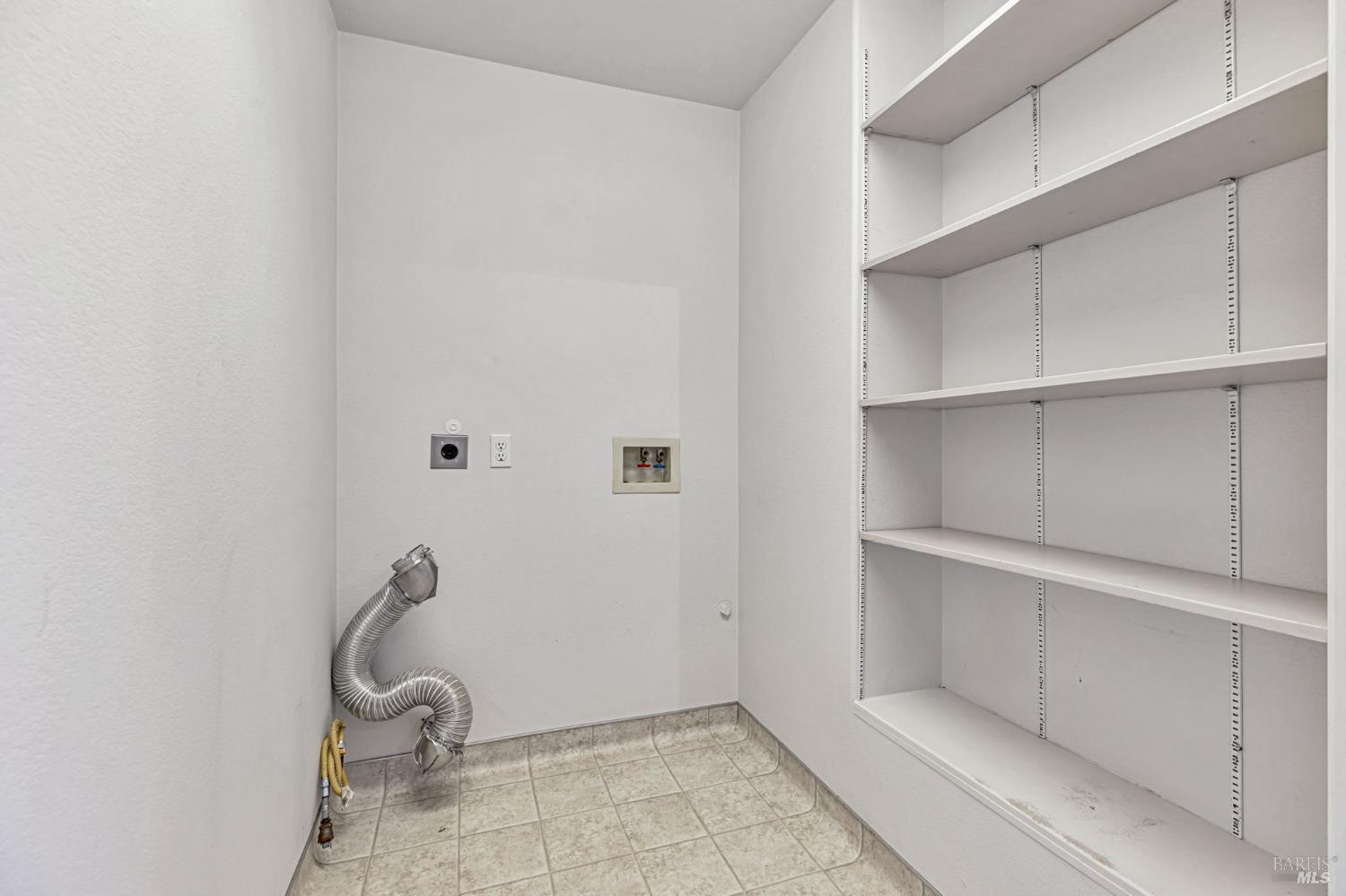 Detail Gallery Image 39 of 80 For 450 Echo Valley Rd, Salinas,  CA 93907 - 4 Beds | 2/1 Baths