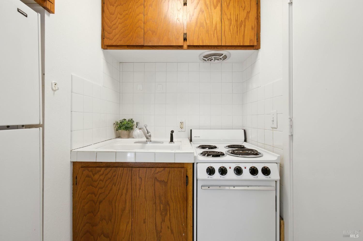 Detail Gallery Image 25 of 39 For 980 Euclid Ave, Berkeley,  CA 94708 - 4 Beds | 3 Baths
