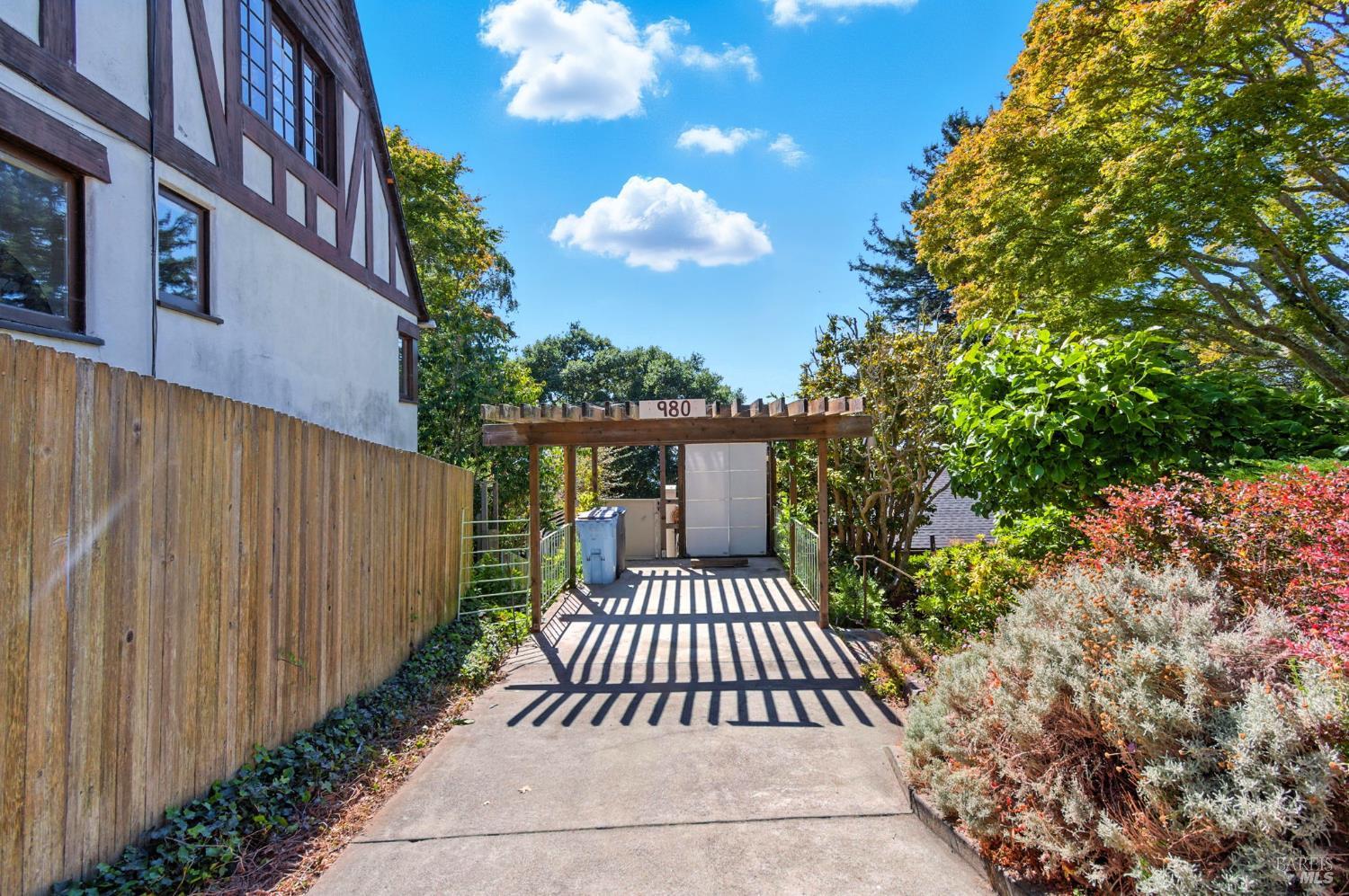 Detail Gallery Image 34 of 39 For 980 Euclid Ave, Berkeley,  CA 94708 - 4 Beds | 3 Baths