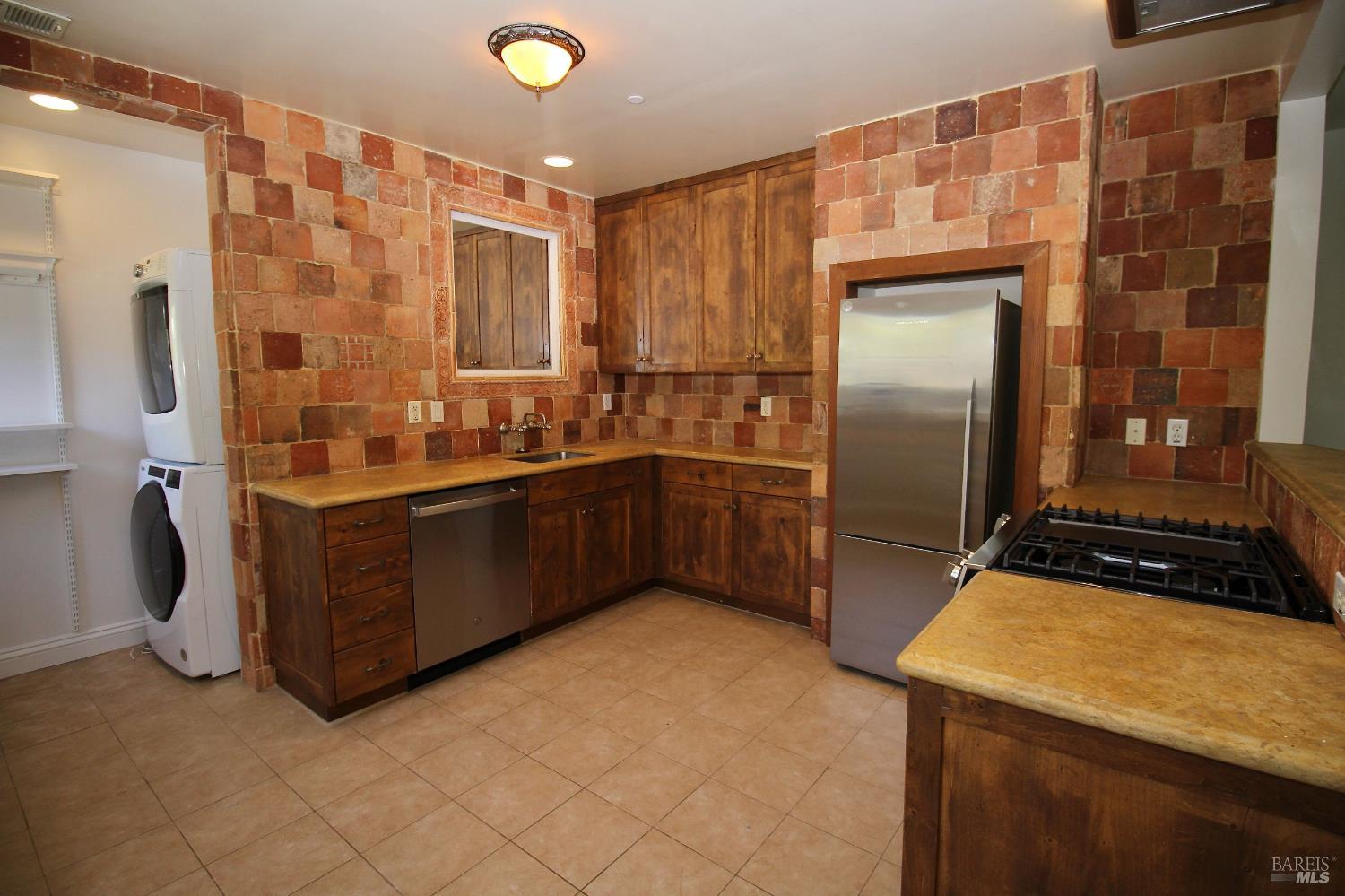 Detail Gallery Image 7 of 25 For Address Is Not Disclosed, San Rafael,  CA 94901 - 2 Beds | 1/1 Baths