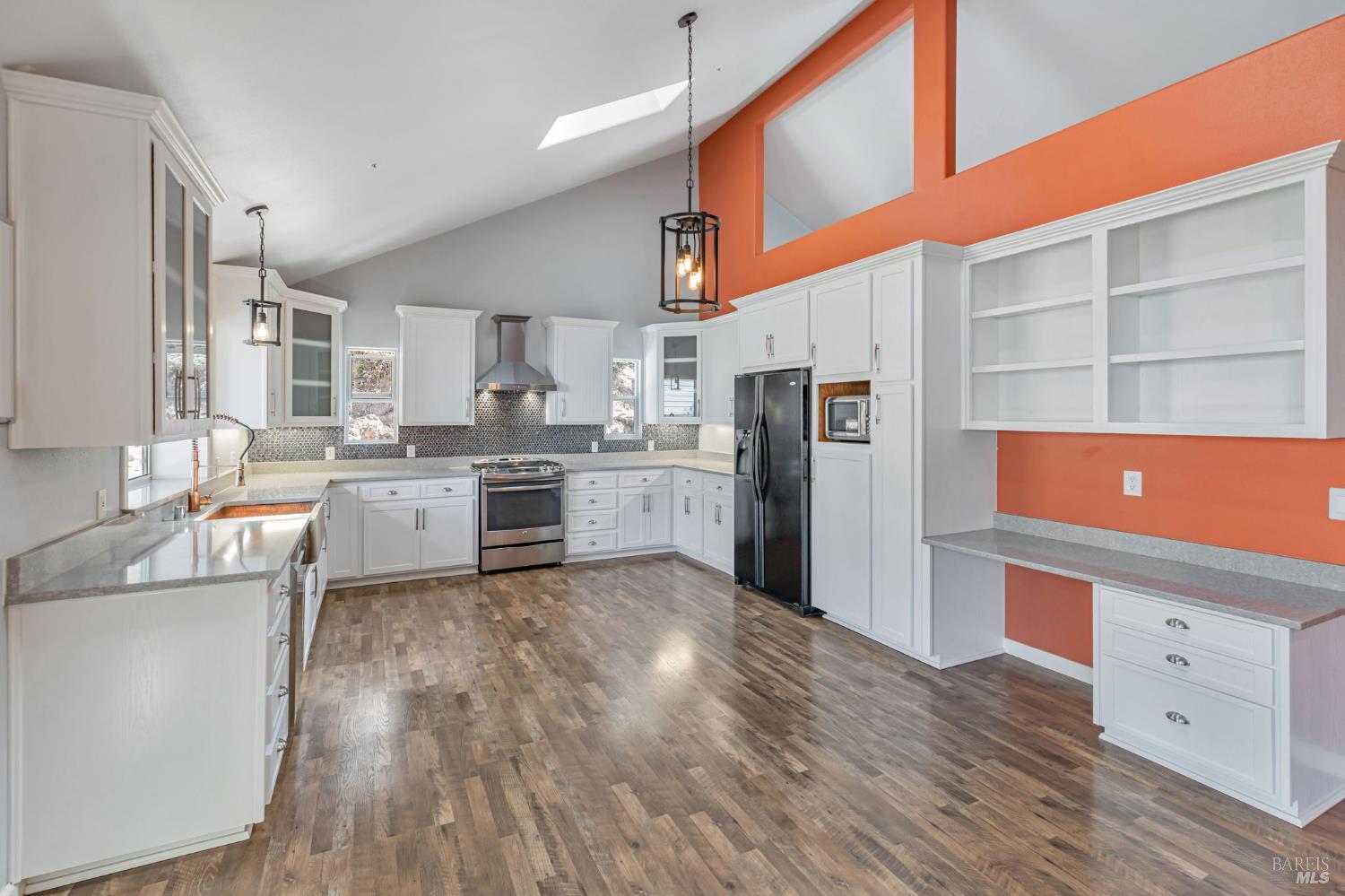 Detail Gallery Image 14 of 80 For 450 Echo Valley Rd, Salinas,  CA 93907 - 4 Beds | 2/1 Baths