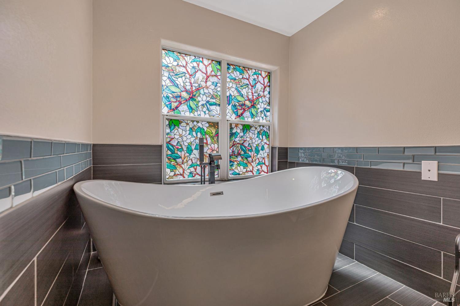 Detail Gallery Image 35 of 80 For 450 Echo Valley Rd, Salinas,  CA 93907 - 4 Beds | 2/1 Baths