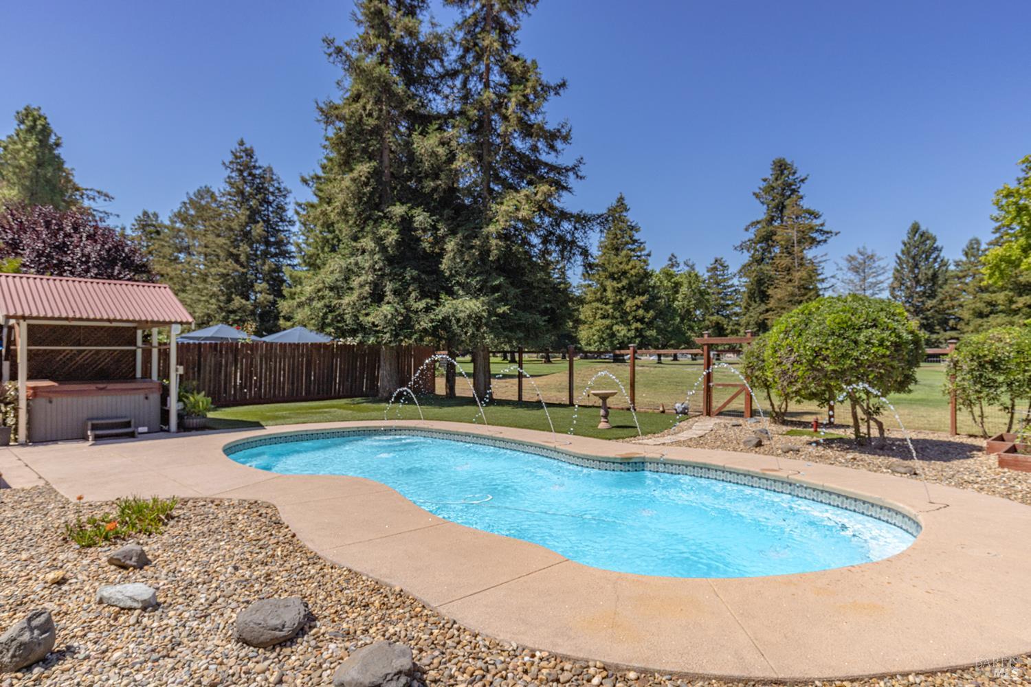 Detail Gallery Image 27 of 35 For 5741 Davis Cir, Rohnert Park,  CA 94928 - 4 Beds | 2/1 Baths