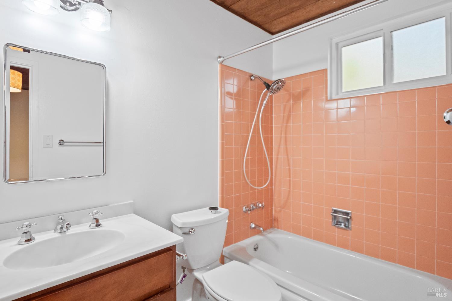 Detail Gallery Image 11 of 14 For 15 Windsor Ave, San Rafael,  CA 94901 - 4 Beds | 2 Baths