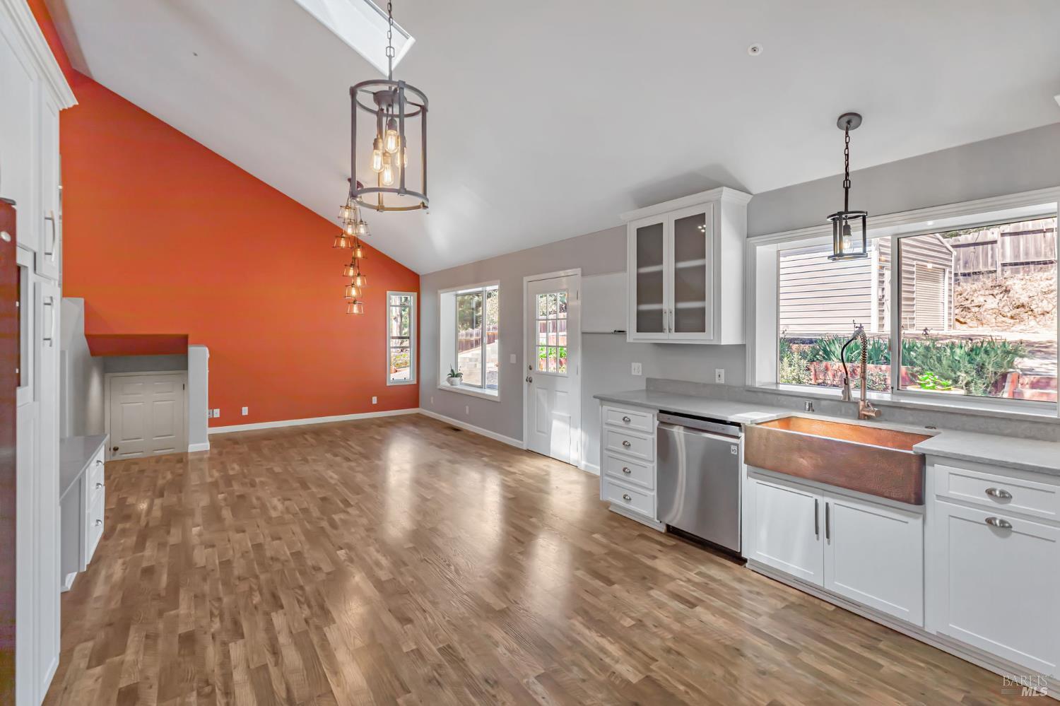 Detail Gallery Image 15 of 80 For 450 Echo Valley Rd, Salinas,  CA 93907 - 4 Beds | 2/1 Baths