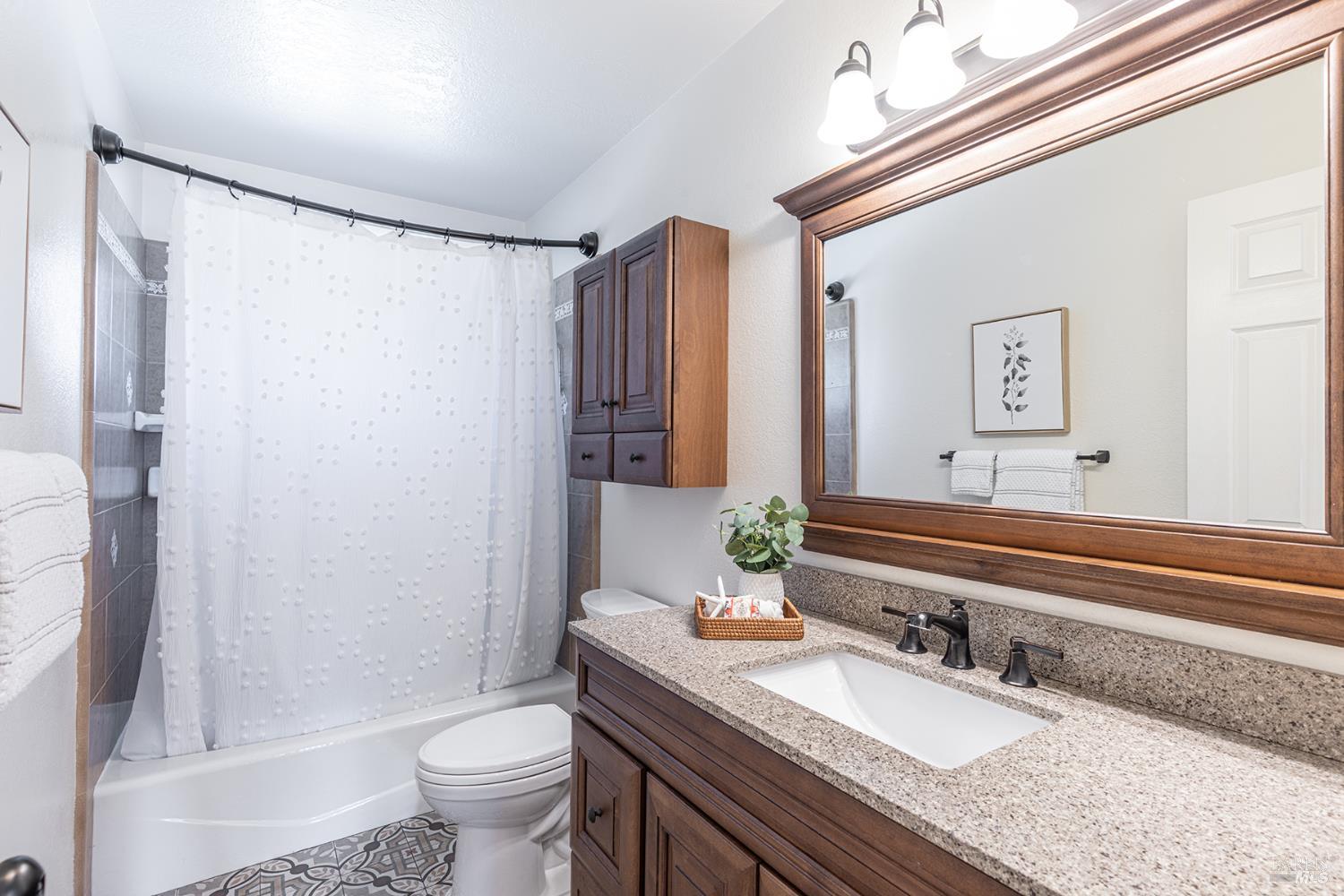 Detail Gallery Image 22 of 35 For 5741 Davis Cir, Rohnert Park,  CA 94928 - 4 Beds | 2/1 Baths