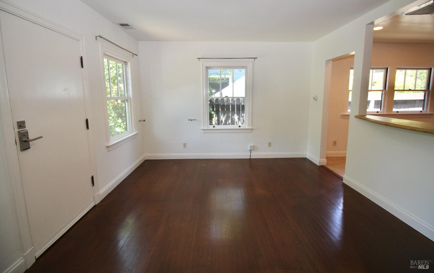 Detail Gallery Image 3 of 25 For Address Is Not Disclosed, San Rafael,  CA 94901 - 2 Beds | 1/1 Baths