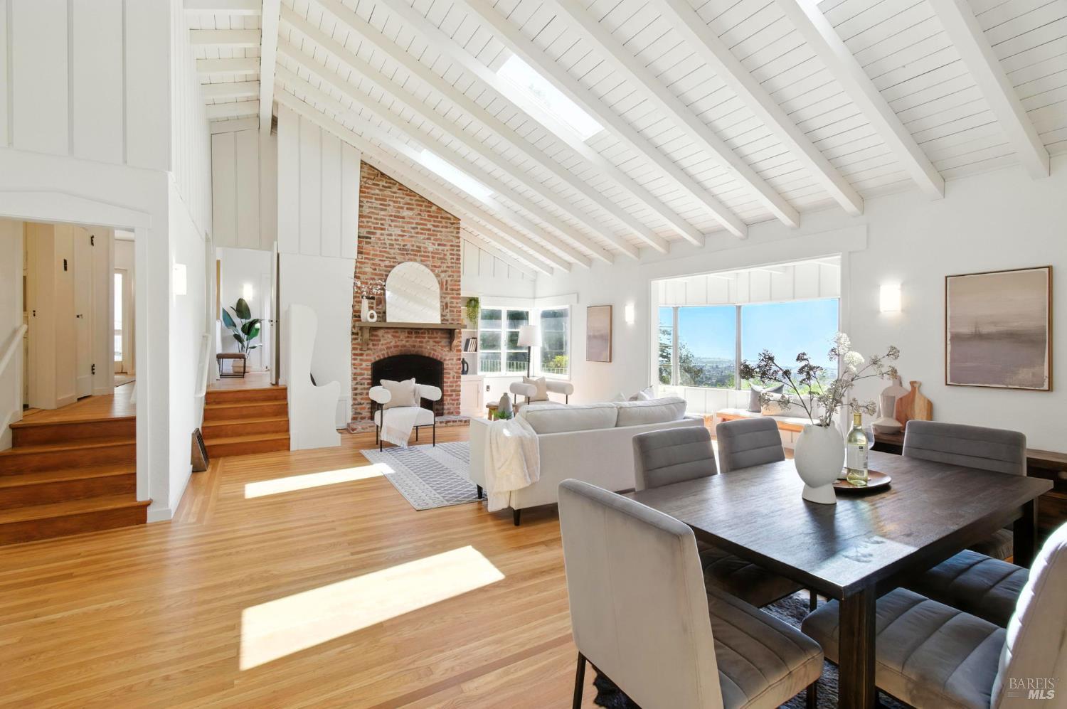 Detail Gallery Image 3 of 39 For 980 Euclid Ave, Berkeley,  CA 94708 - 4 Beds | 3 Baths