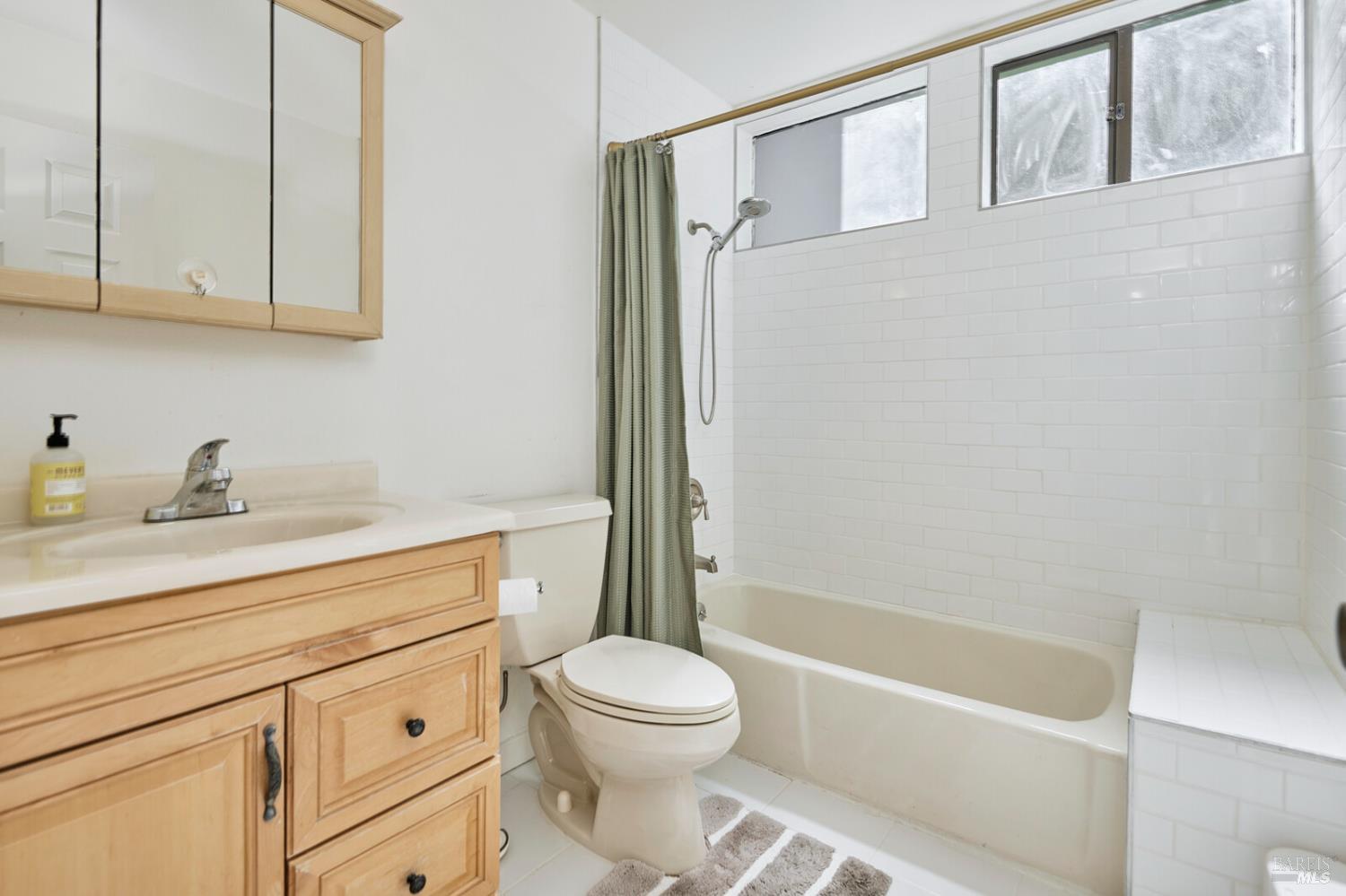 Detail Gallery Image 17 of 25 For 166 Professional Center Pkwy #166,  San Rafael,  CA 94903 - 3 Beds | 2/1 Baths