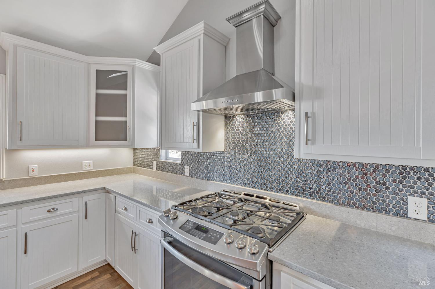 Detail Gallery Image 11 of 80 For 450 Echo Valley Rd, Salinas,  CA 93907 - 4 Beds | 2/1 Baths