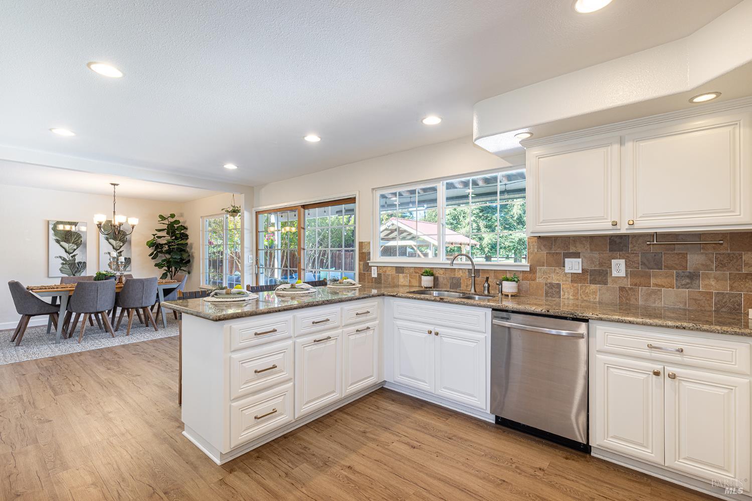 Detail Gallery Image 12 of 35 For 5741 Davis Cir, Rohnert Park,  CA 94928 - 4 Beds | 2/1 Baths