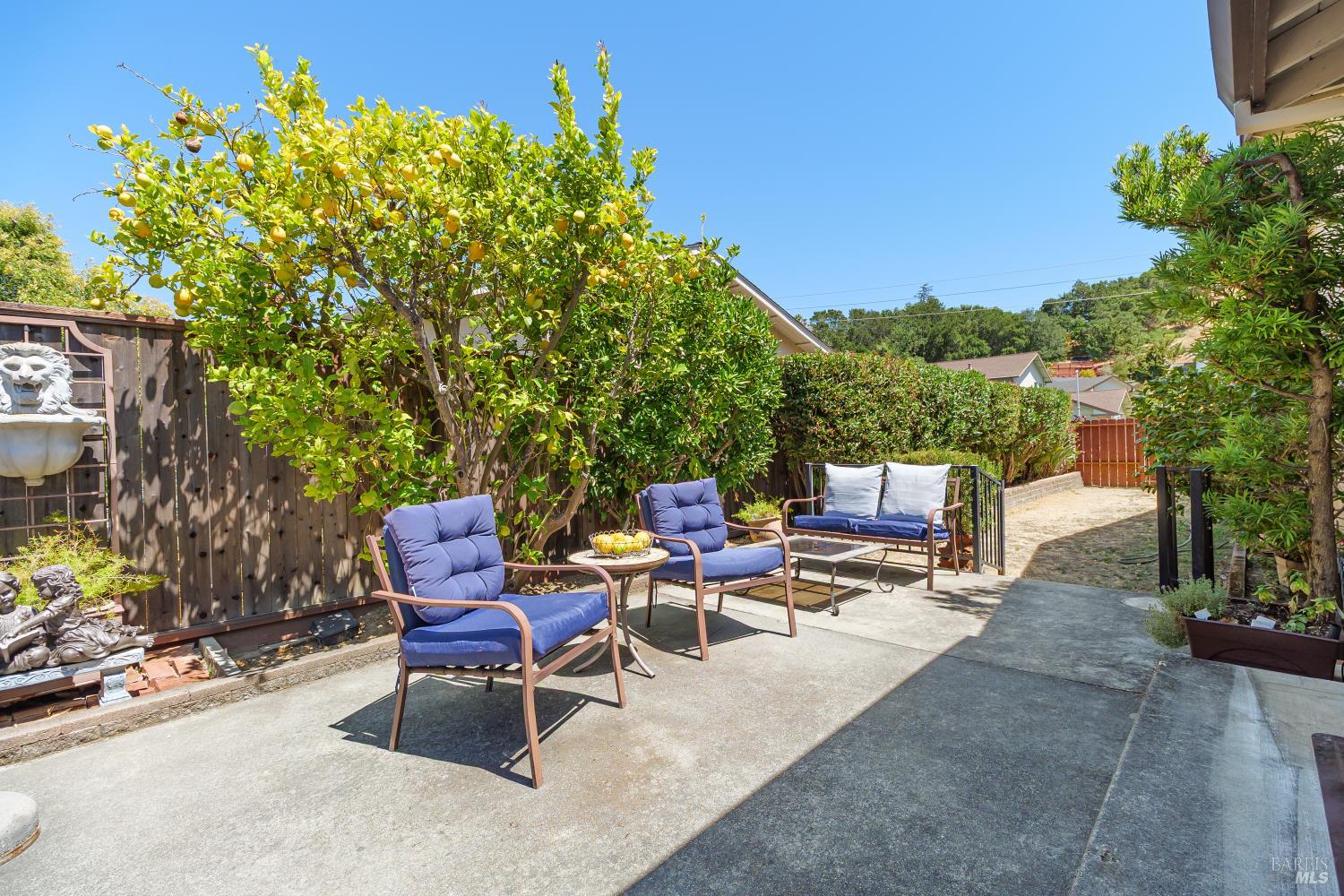 Detail Gallery Image 21 of 30 For 92 Upper Oak Dr, San Rafael,  CA 94903 - 4 Beds | 2 Baths